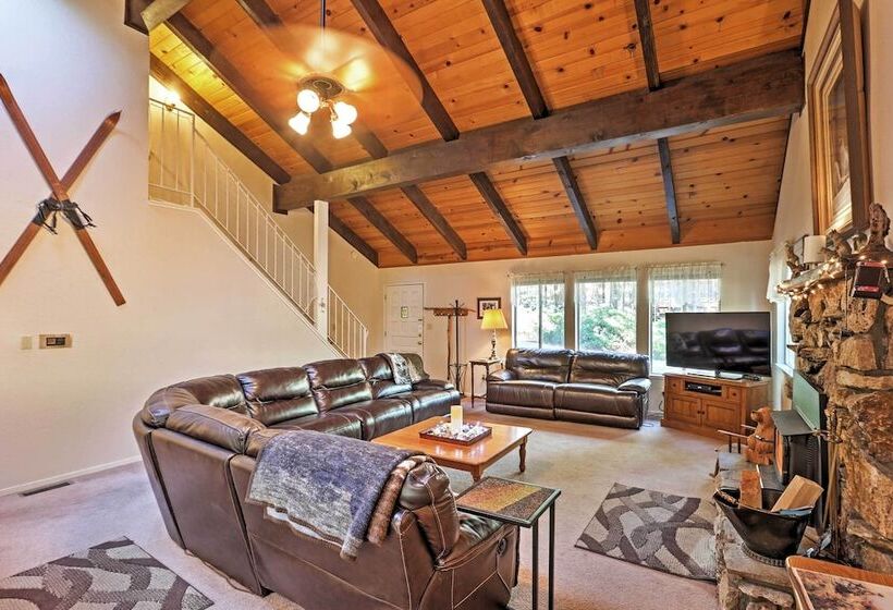 South Lake Tahoe: Spacious House W/ Deck & Grill!