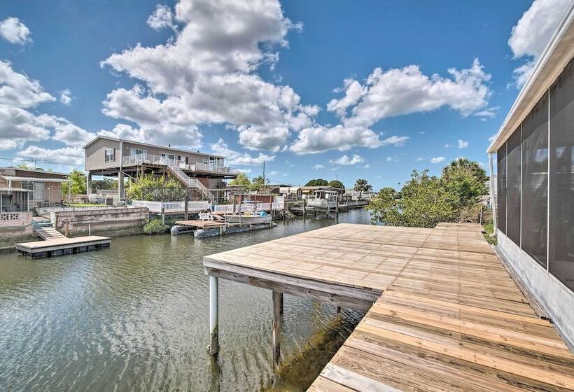 Sunny Hudson Escape W/ Gulf Views & Boat Dock