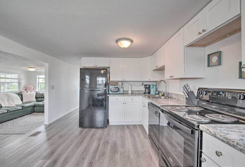 Sunny Hudson Escape W/ Gulf Views & Boat Dock