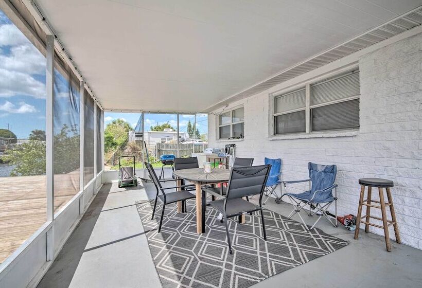 Sunny Hudson Escape W/ Gulf Views & Boat Dock