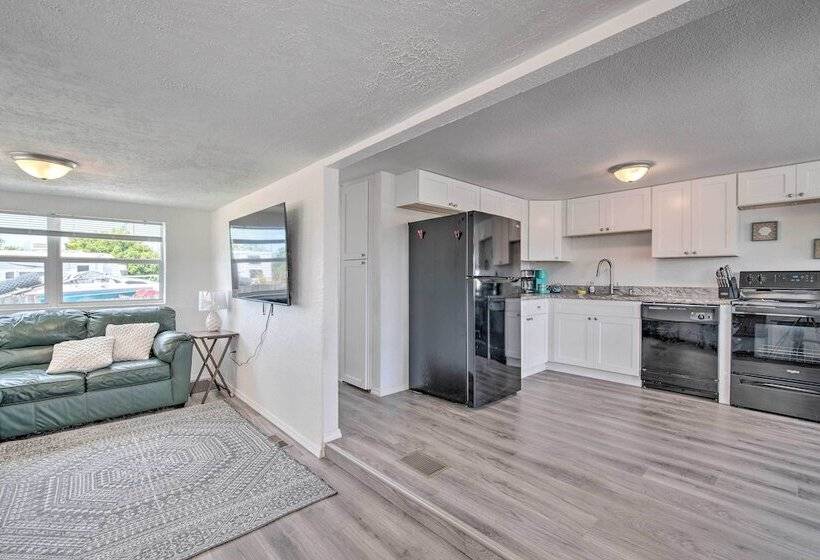 Sunny Hudson Escape W/ Gulf Views & Boat Dock