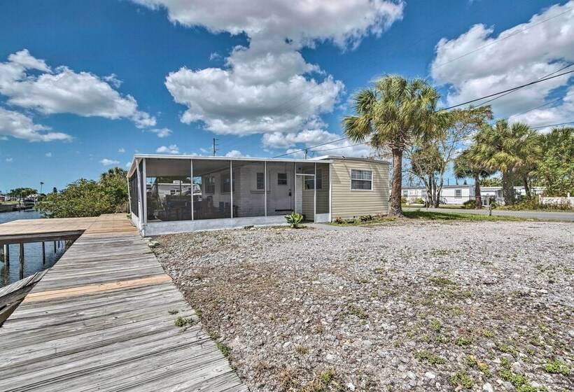 Sunny Hudson Escape W/ Gulf Views & Boat Dock