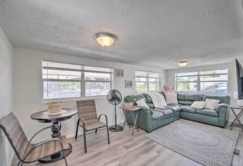 Sunny Hudson Escape W/ Gulf Views & Boat Dock