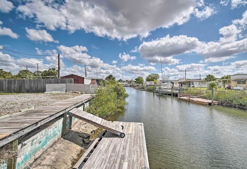 Sunny Hudson Escape W/ Gulf Views & Boat Dock