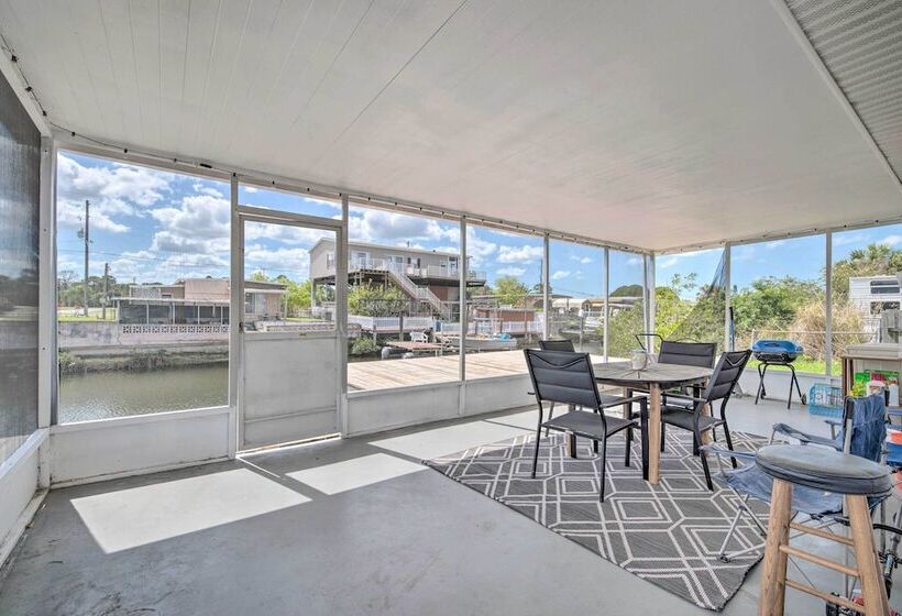 Sunny Hudson Escape W/ Gulf Views & Boat Dock