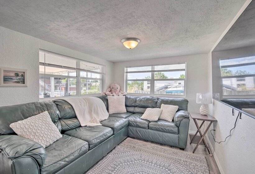 Sunny Hudson Escape W/ Gulf Views & Boat Dock