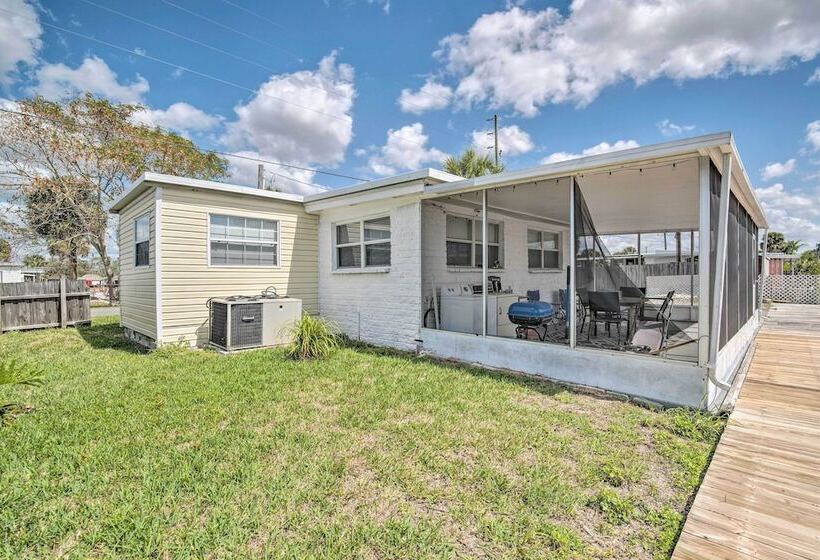 Sunny Hudson Escape W/ Gulf Views & Boat Dock
