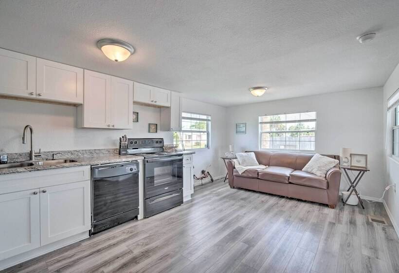 Sunny Hudson Escape W/ Gulf Views & Boat Dock