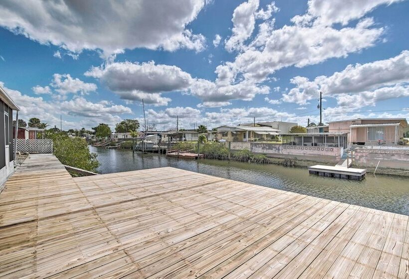 Sunny Hudson Escape W/ Gulf Views & Boat Dock