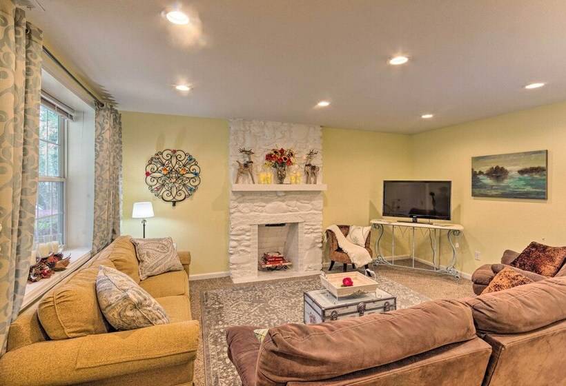 The Sunshine Cottage Hendersonville Rental!