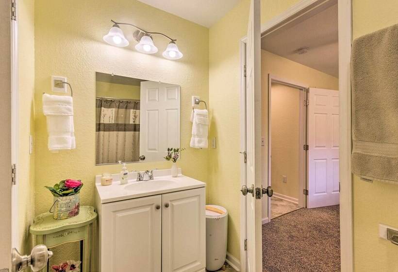 The Sunshine Cottage Hendersonville Rental!