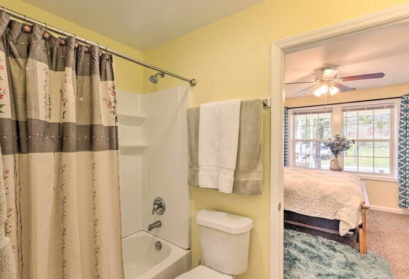 The Sunshine Cottage Hendersonville Rental!