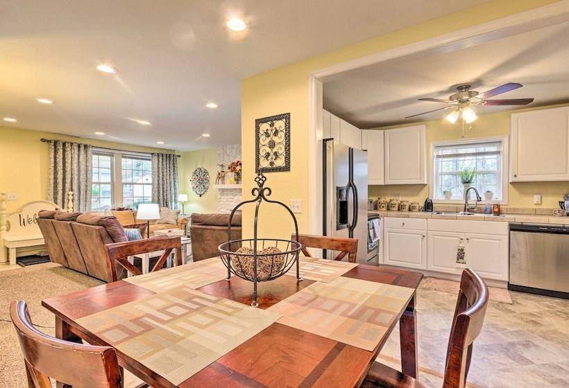 The Sunshine Cottage Hendersonville Rental!