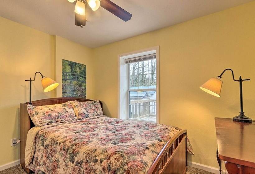 The Sunshine Cottage Hendersonville Rental!