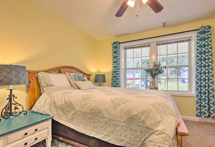 The Sunshine Cottage Hendersonville Rental!