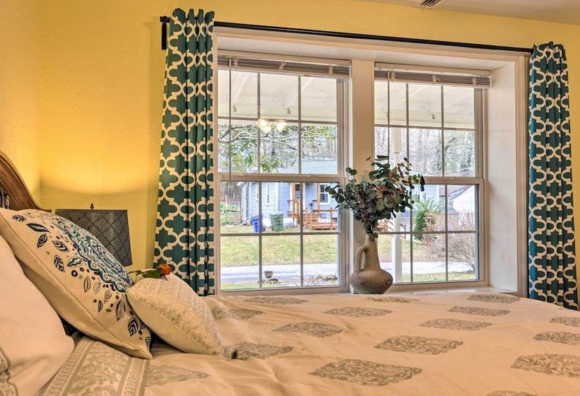 The Sunshine Cottage Hendersonville Rental!