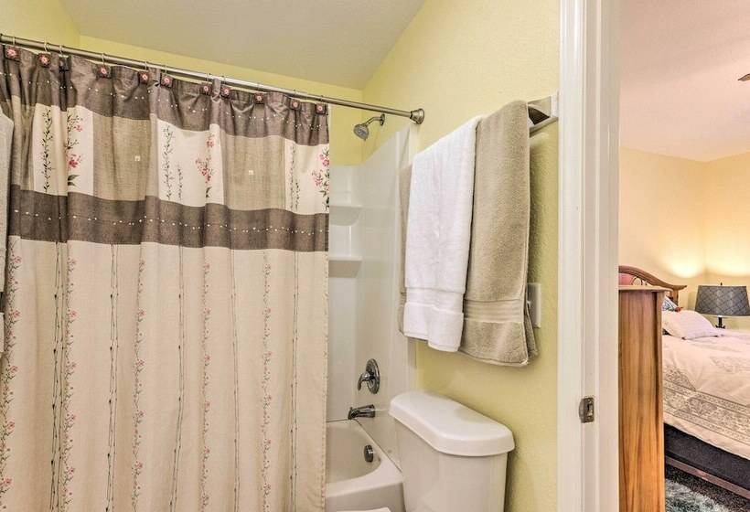 The Sunshine Cottage Hendersonville Rental!