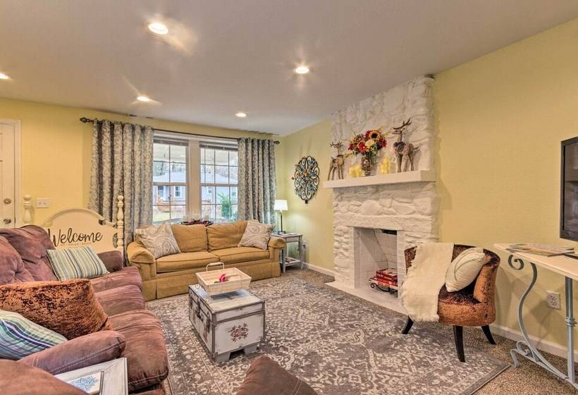 The Sunshine Cottage Hendersonville Rental!