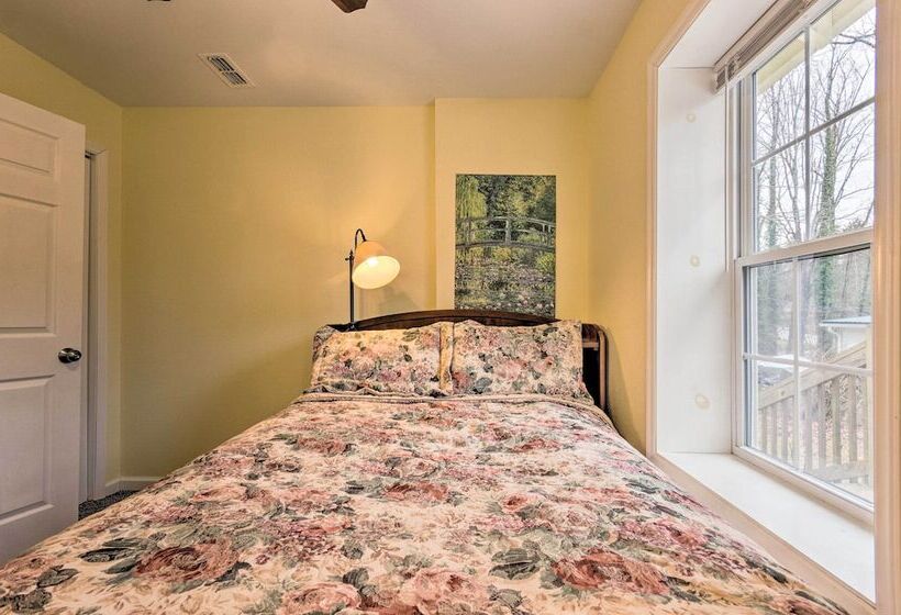 The Sunshine Cottage Hendersonville Rental!