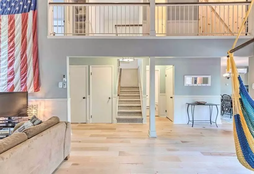 Top Shelf Home W/ Deck: 1 Mi To Ski Slopes!