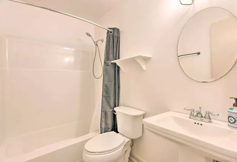 Top Shelf Home W/ Deck: 1 Mi To Ski Slopes!