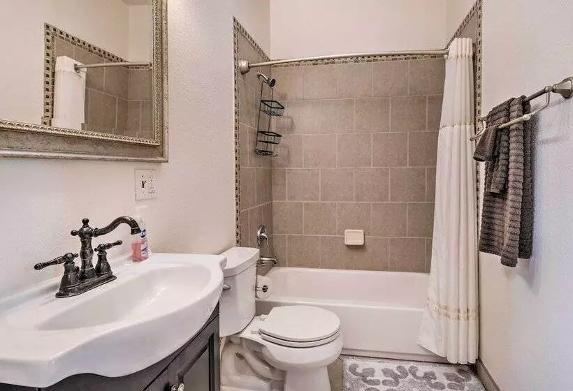 Updated Bay Area Abode Near Beach & Dtwn Sf!