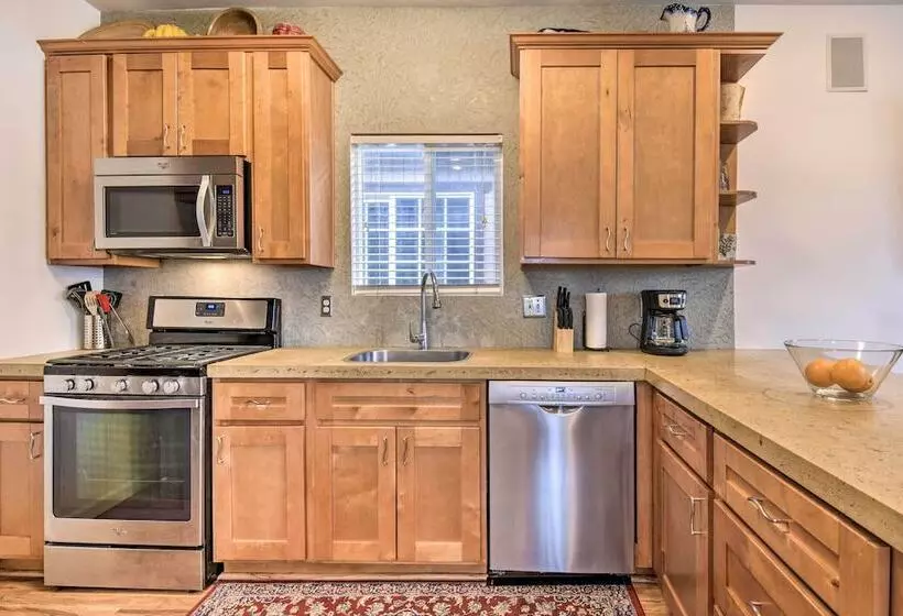 Updated Bay Area Abode Near Beach & Dtwn Sf!