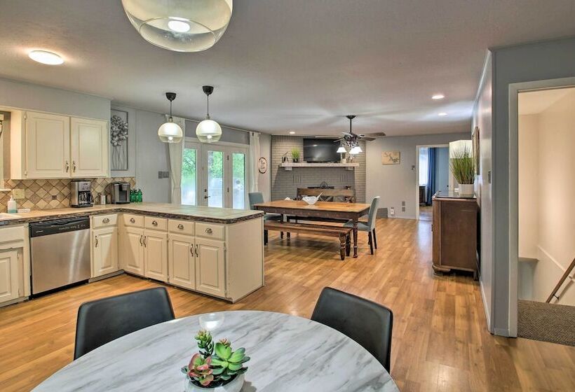 Waterfront Retreat W/ Boat Dock In Hot Springs!