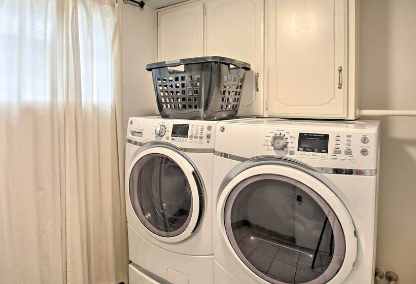 Waterfront Retreat W/ Boat Dock In Hot Springs!