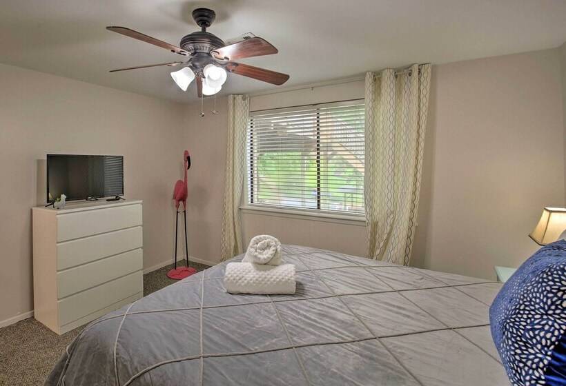 Waterfront Retreat W/ Boat Dock In Hot Springs!