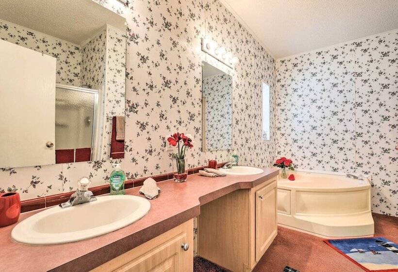 Steps To Pool: Winter Garden House W/ Lanai!