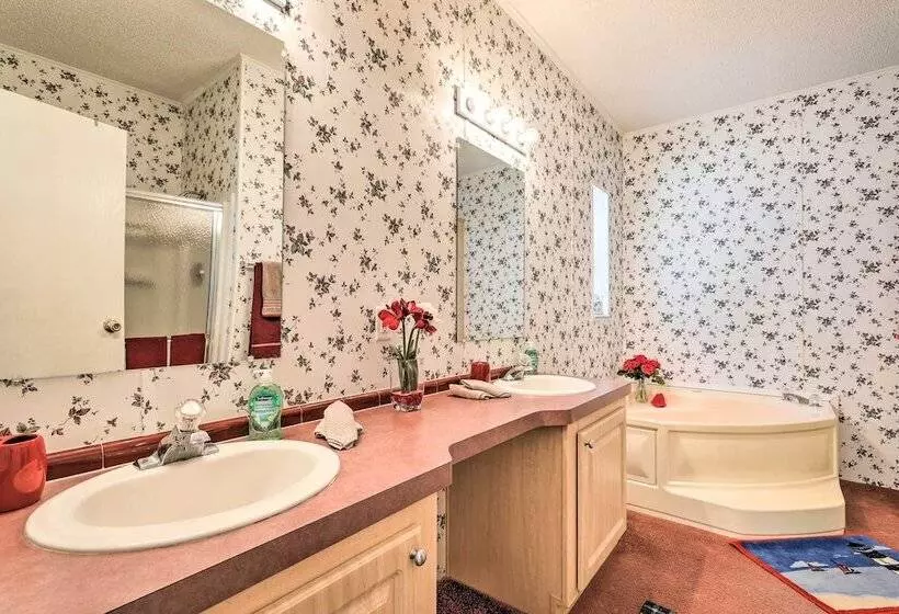 Steps To Pool: Winter Garden House W/ Lanai!