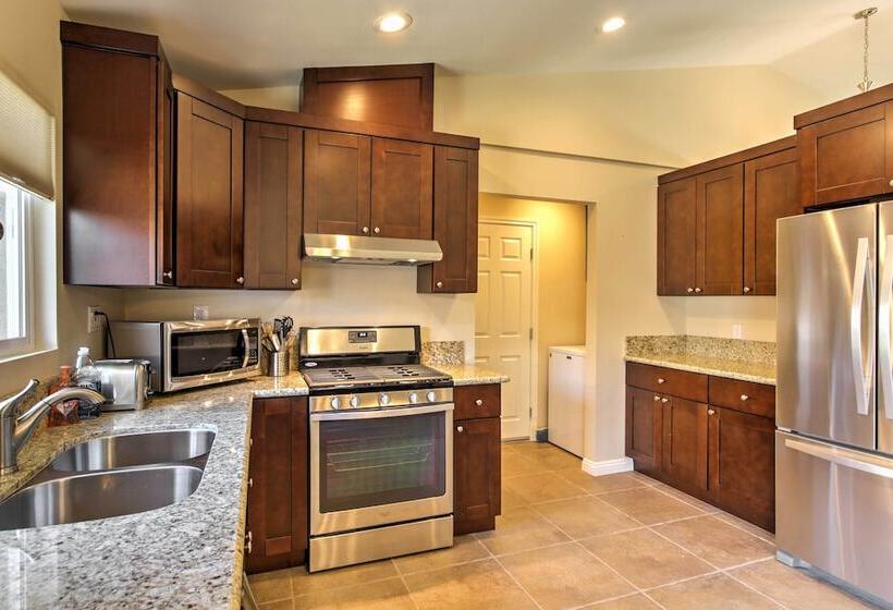 065355: Luxury 3 Br Desert Retreat: Near Coachella