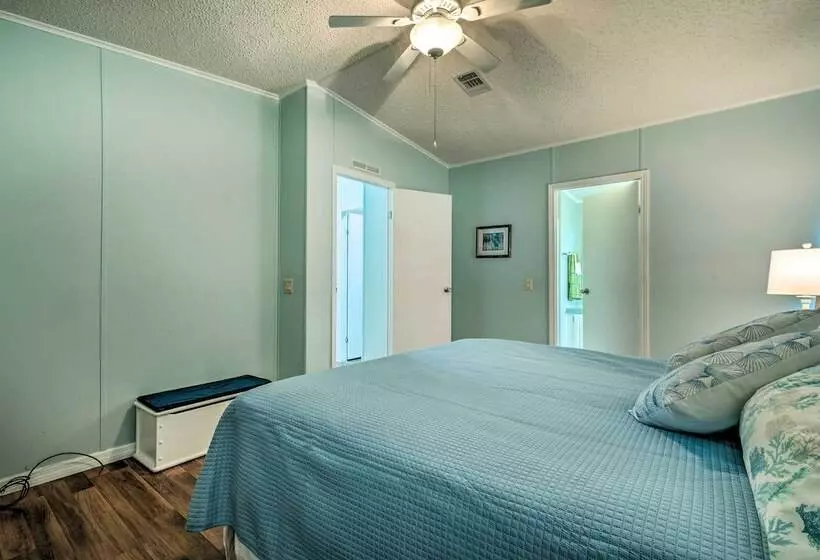 Angler S Getaway: Riverfront Home W/boat Dock