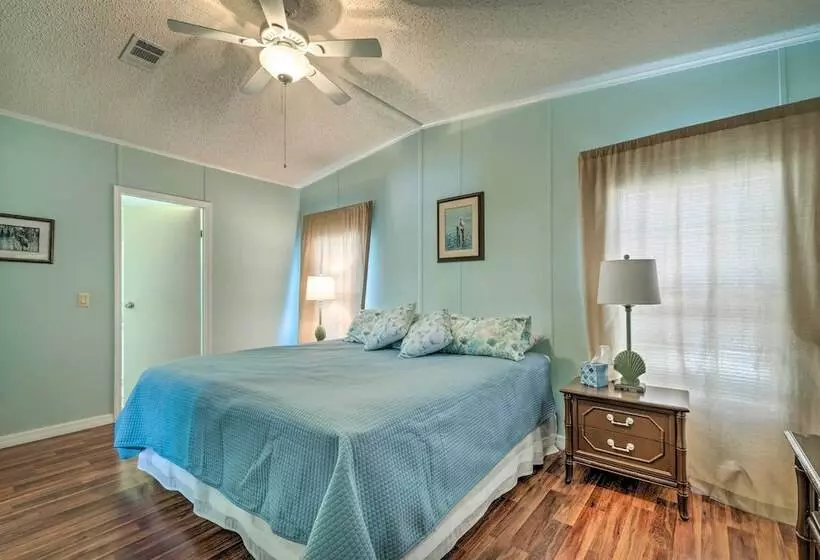 Angler S Getaway: Riverfront Home W/boat Dock