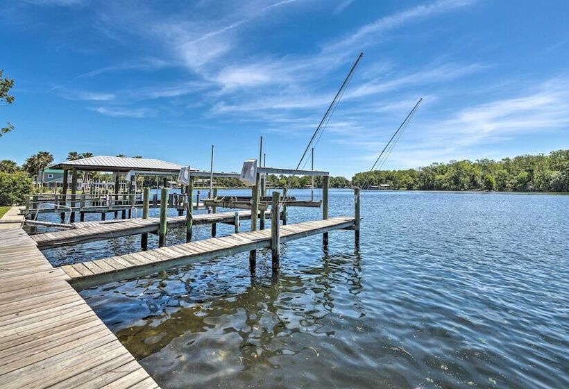 Angler S Getaway: Riverfront Home W/boat Dock