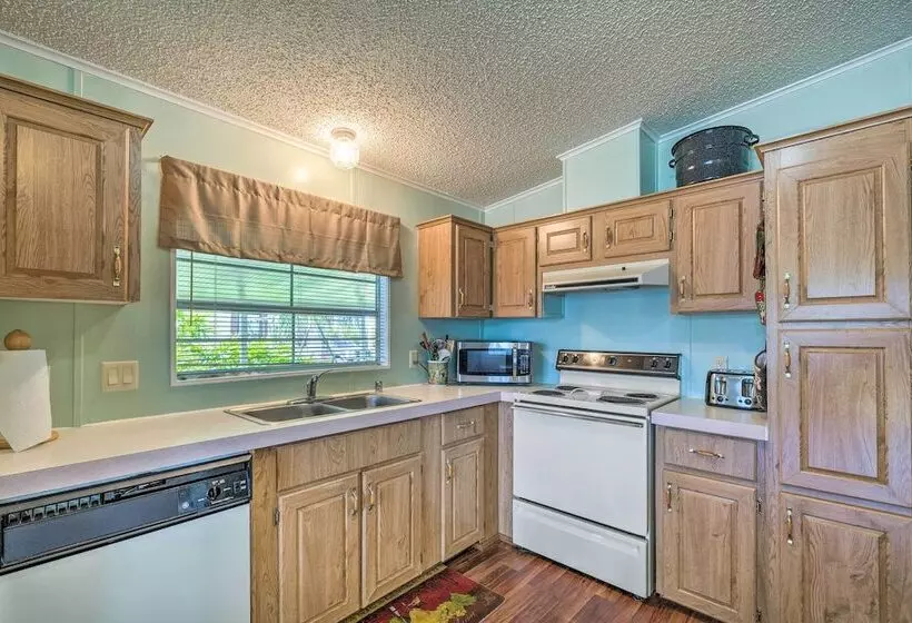 Angler S Getaway: Riverfront Home W/boat Dock