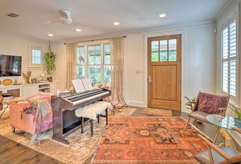 Ideally Located  Austin Oasis  W/ Pool & Hot Tub!