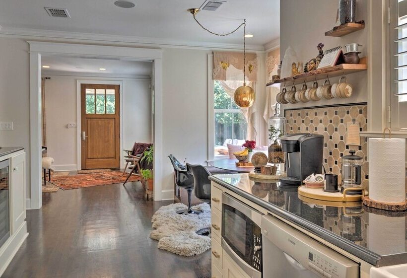 Ideally Located  Austin Oasis  W/ Pool & Hot Tub!