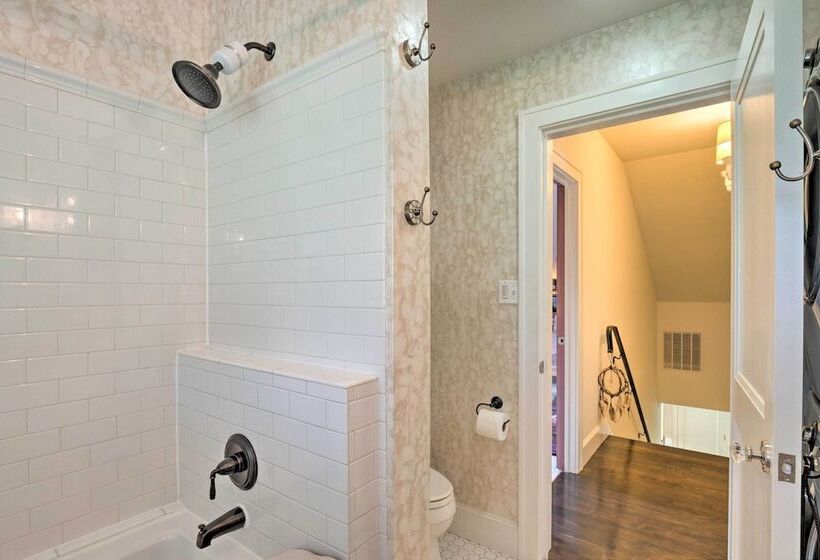 Ideally Located  Austin Oasis  W/ Pool & Hot Tub!