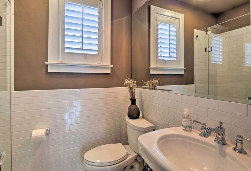 Ideally Located  Austin Oasis  W/ Pool & Hot Tub!