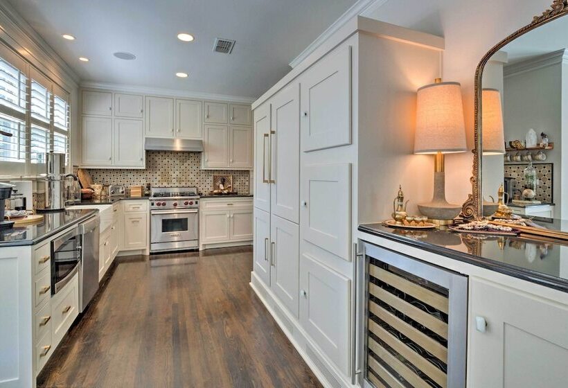 Ideally Located  Austin Oasis  W/ Pool & Hot Tub!