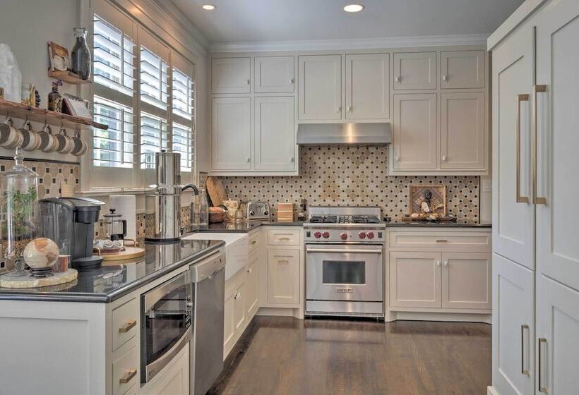 Ideally Located  Austin Oasis  W/ Pool & Hot Tub!