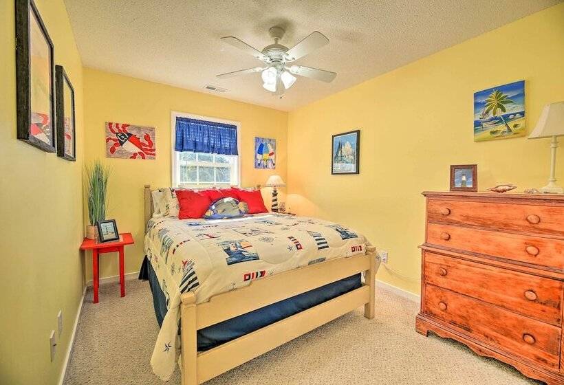 Beaufort Pad W/ Patio: 3 Blocks To Waterfront!