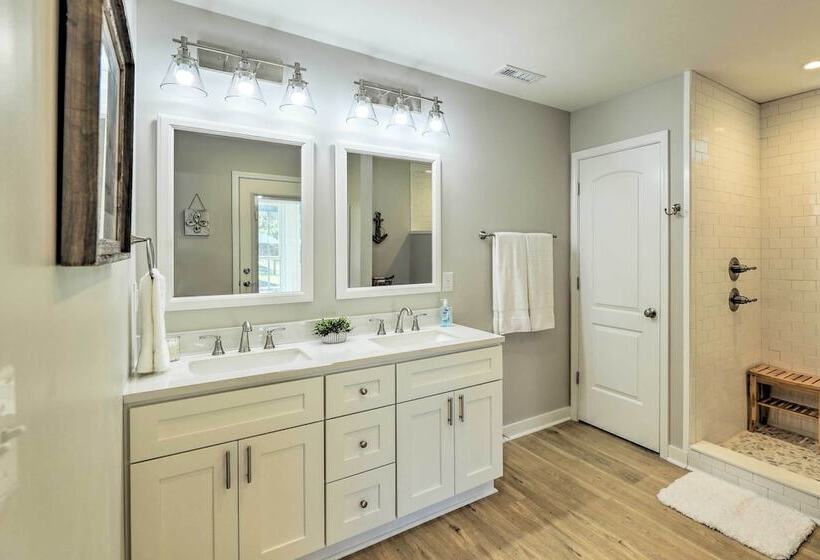 Beaufort Pad W/ Patio: 3 Blocks To Waterfront!