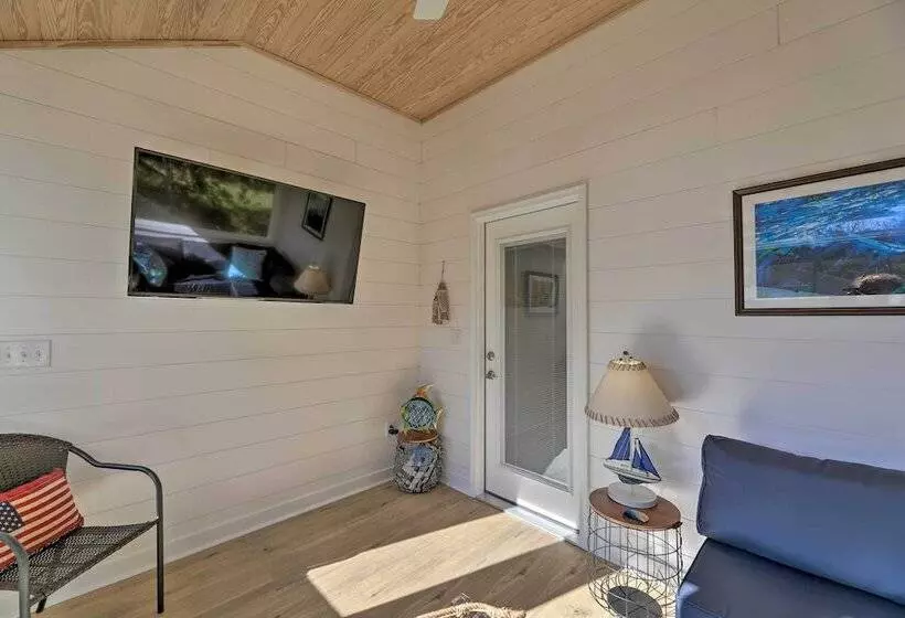 Beaufort Pad W/ Patio: 3 Blocks To Waterfront!