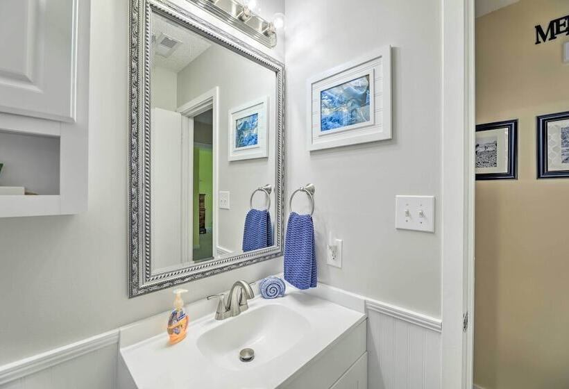 Beaufort Pad W/ Patio: 3 Blocks To Waterfront!