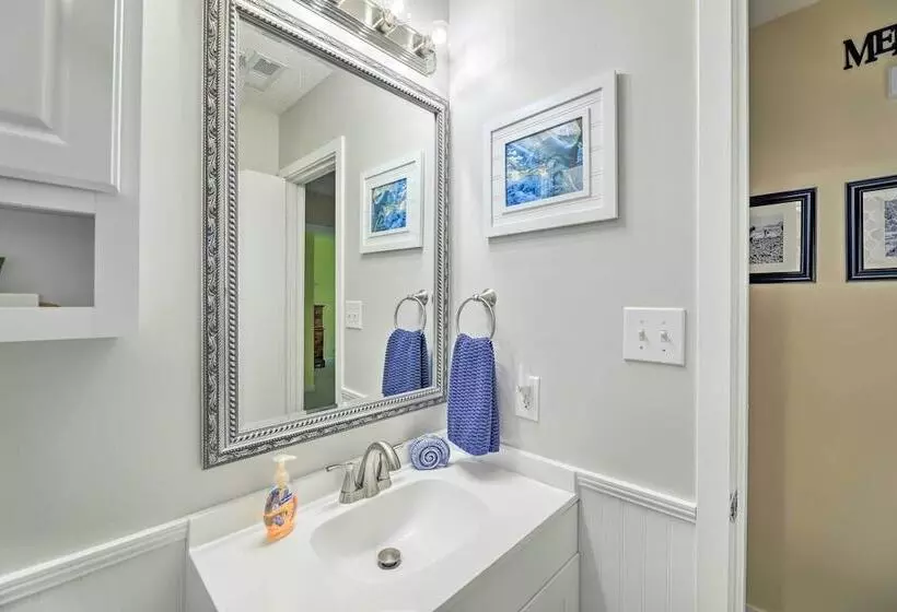 Beaufort Pad W/ Patio: 3 Blocks To Waterfront!