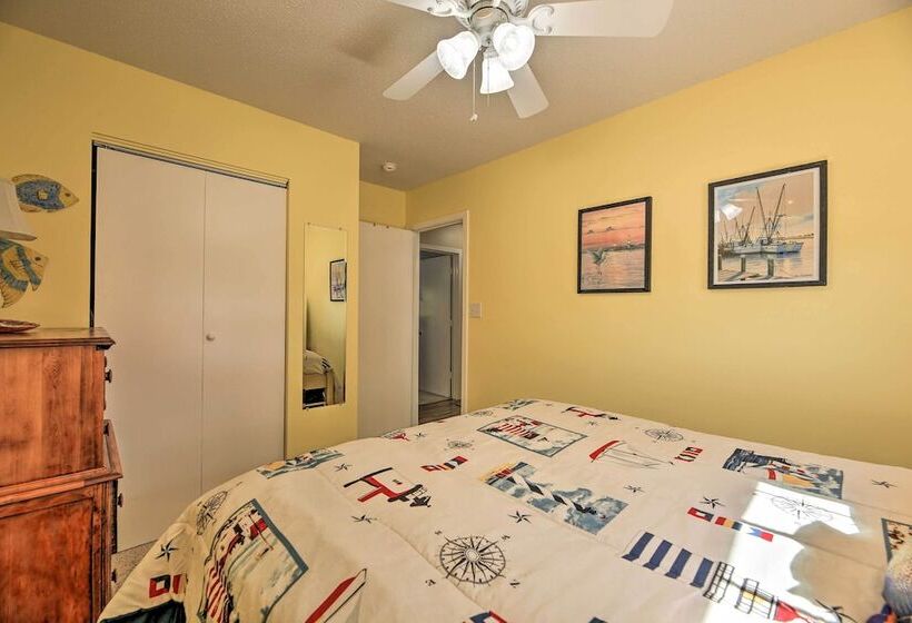 Beaufort Pad W/ Patio: 3 Blocks To Waterfront!