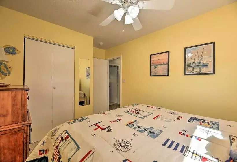 Beaufort Pad W/ Patio: 3 Blocks To Waterfront!